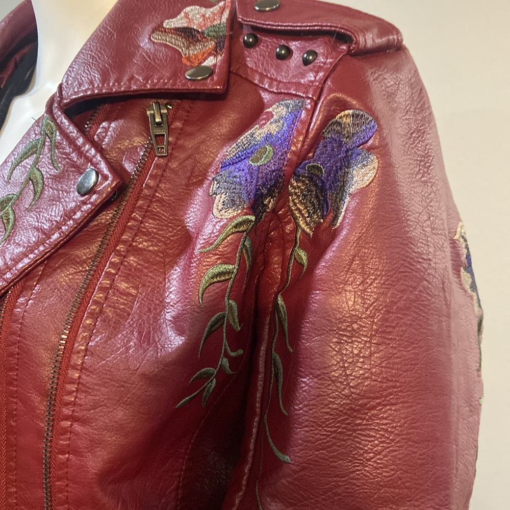 Stylish Marion jacket with lots of detail - Picture 8 of 11